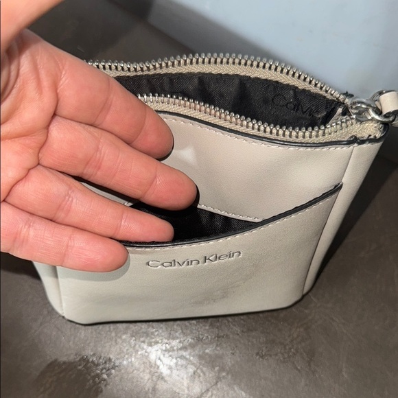 Calvin Klein| Clutch/Wristlet/Make up Bag​ - Picture 4 of 7